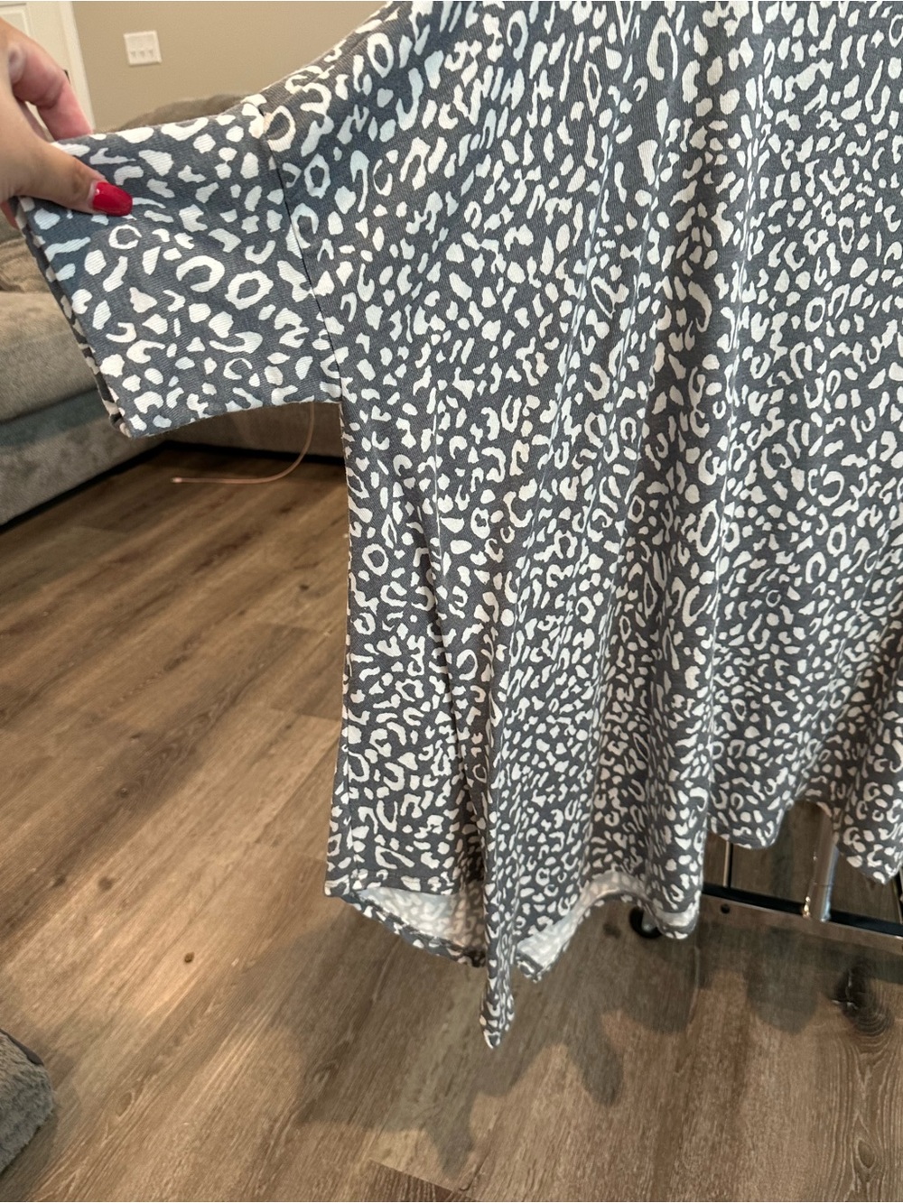 Oddy Women’s plus-size Gray & White Leopard-print Oversized Knit Top🩷🩷3X/4X - Picture 7 of 9